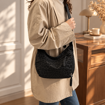 Livana Bag Schultertasche im schimmernden Leo-Look